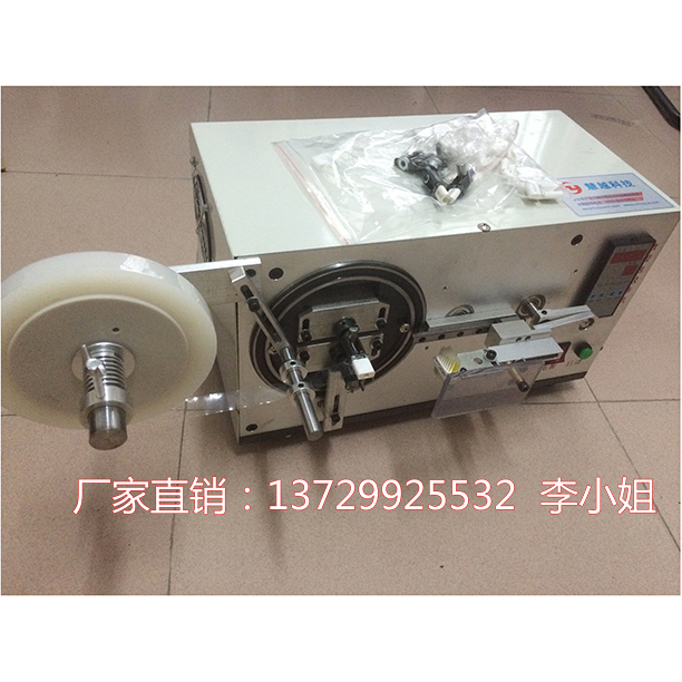 數(shù)控包膠布機(jī) 數(shù)控包膠布機(jī)
